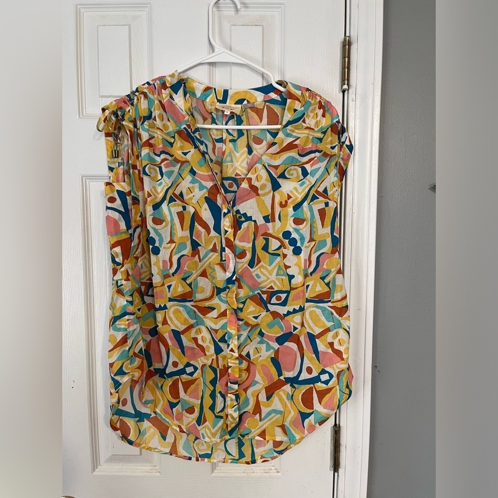 Anthropologie Blouse with Danielle Kroll artwork print EUC Size Small